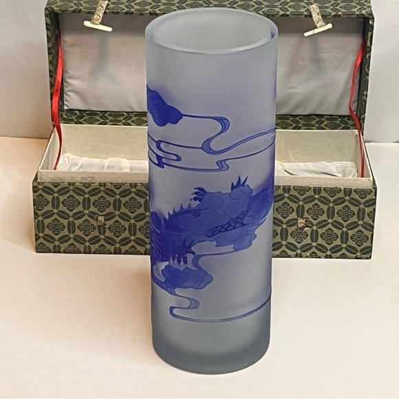 VINTAGE CUNJING Chinese Art Glass, Cobalt Blue Vase with Certificate, approx 10” - Picture 3 of 12